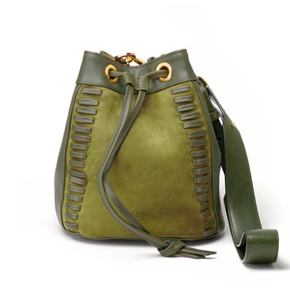 Altaï forêt, sac seau cuir vert tressé main à Paris