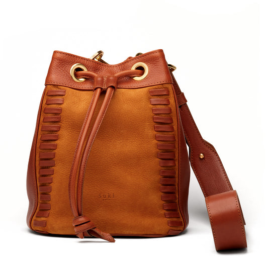 Altaï camel en cuir pleine fleur à tannage végétal — maroquinerie faite main, atelier Suki Paris
