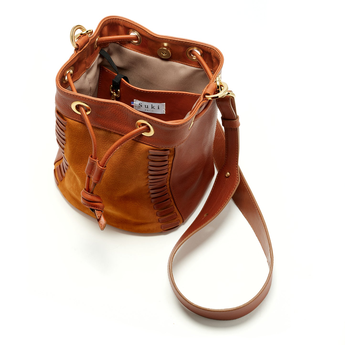 Altaï camel porté — maroquinerie artisanale parisienne, Suki Paris