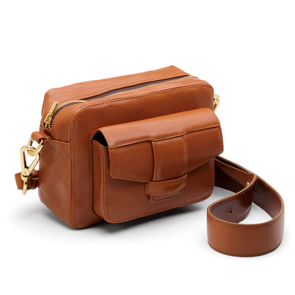 Camera bag cuir camel format compact, fait main rue Labie