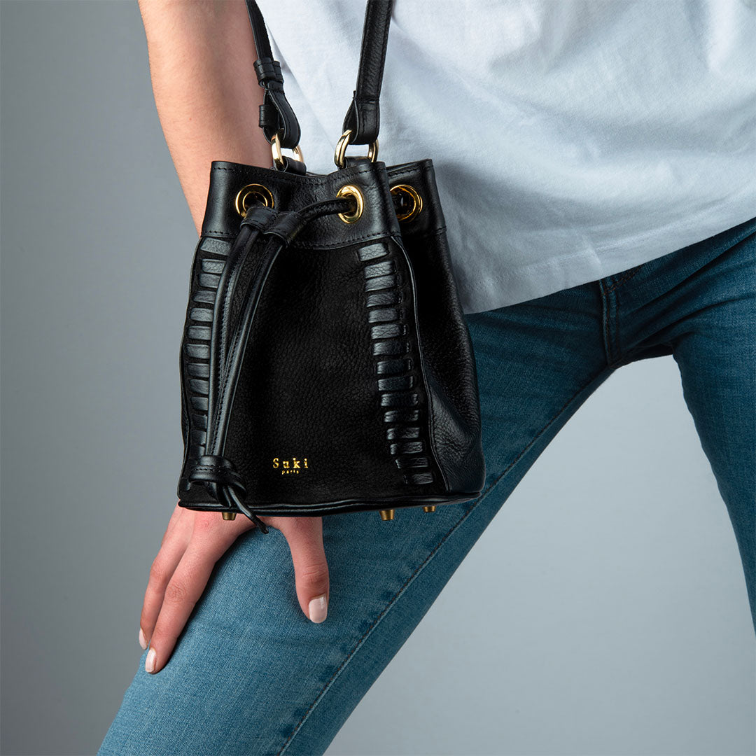 Sac seau cuir noir lisse compact, tannage végétal — Pichu